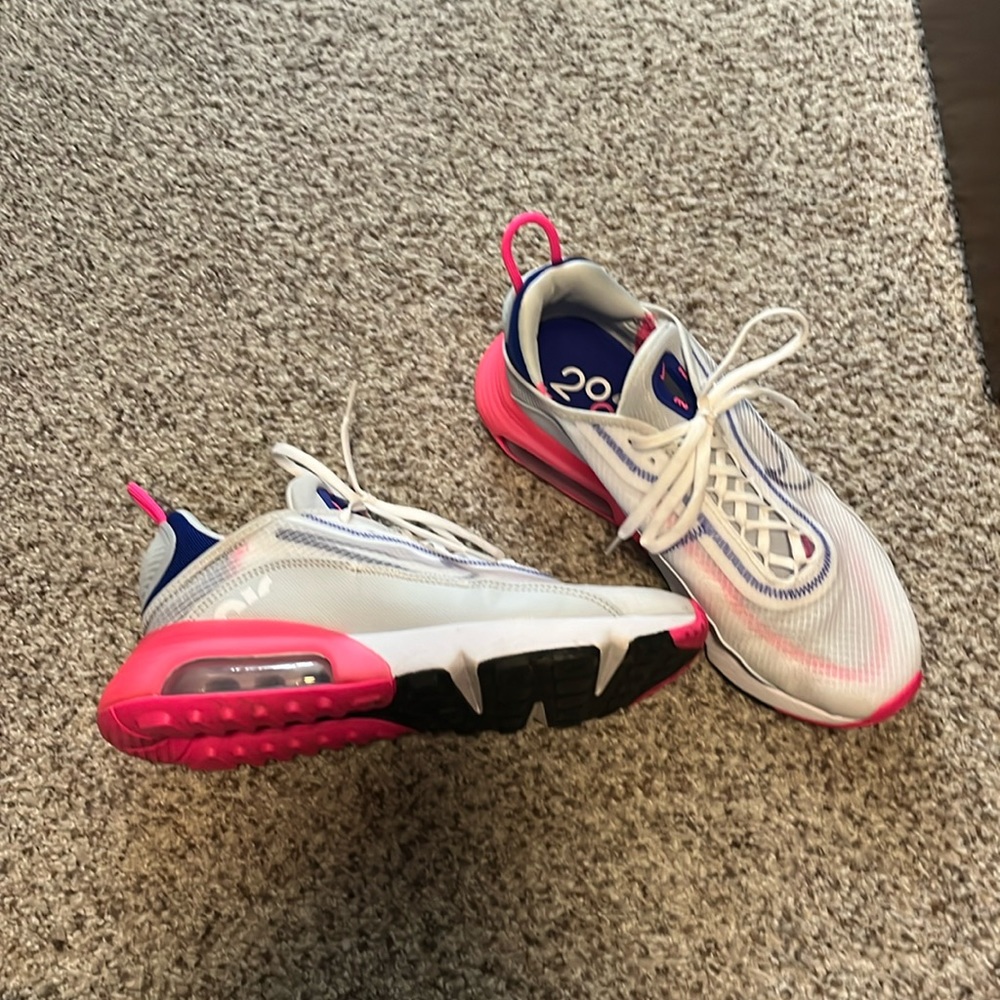 Nike air max 2090 shoes in great condition, no flaws!